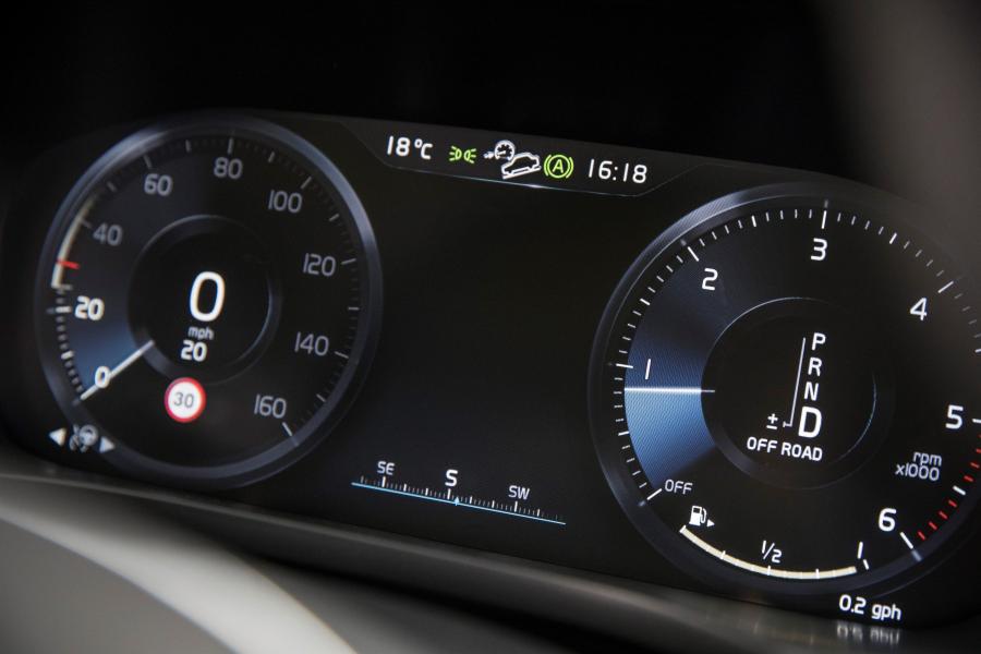 Панель приборов Volvo XC60 D4 Inscription 2017 года  (UK) (фото 164 из 172)